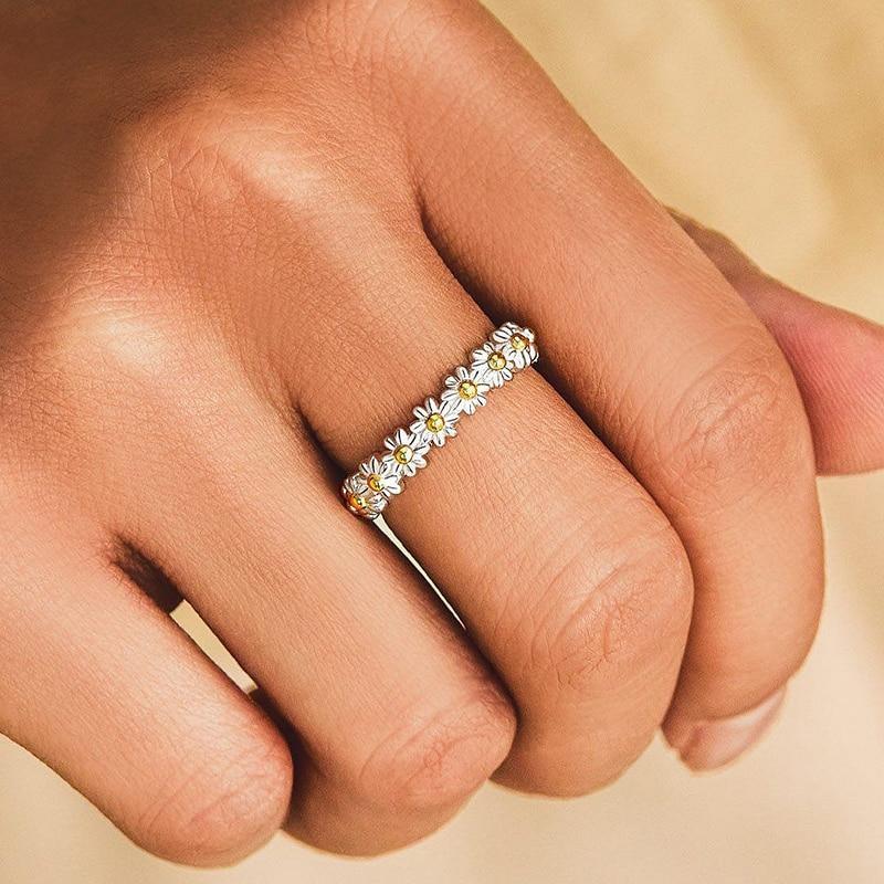 Regulowany srebrny i ręcznie malowany emaliowany pierścionek Daisy Ring - Image 4
